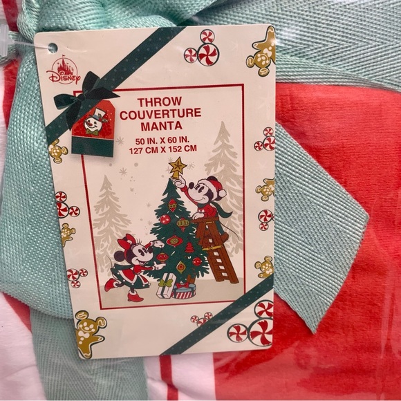NWT. Disney Holiday throw large red Fleece Throw - Picture 4 of 8